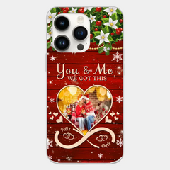 Laden Sie ein Foto von „You &amp; Me We Got This Christmas Couple“ mit personalisierter Handyhülle hoch