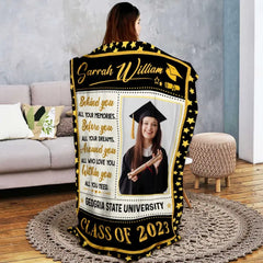 Personalisierte Decke „Behind You All Your Memories“, Geschenke zum Universitätsabschluss für Sie 2023, Abschlussdecke mit Bild 