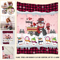 Personalisierte Sherpa- oder Fleecedecke mit Aufdruck „I Love Being Grandma Snowman“ mit Kindernamen 