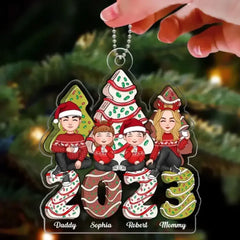 Niedliche Familie sitzender Weihnachtsbaum mit Kuchenmuster, personalisiertes Acrylornament