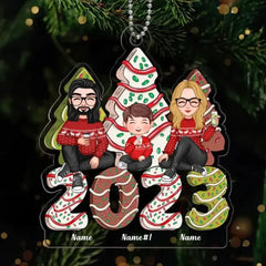 Niedliche Familie sitzender Weihnachtsbaum mit Kuchenmuster, personalisiertes Acrylornament