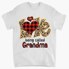 Personalisierte Kleidung mit „Love Called Granny“-Aufdruck