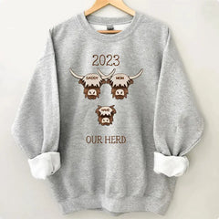 2023 Highland Cow Family Sweatshirt – Bauernhaus-Weihnachtsthema, rustikales personalisiertes Shirt für die Feiertage