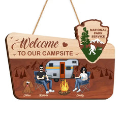 Willkommen auf unserem Campingplatz – personalisiertes Holzschild, Geschenk für Camping-Liebhaber