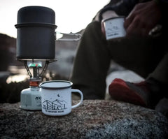 Verlobungsgeschenke, individuelle Tasse für Paare, Geschenk, personalisierbar, 1 Berg-Camping-Tasse, rustikale Verlobte, frisch verlobte Hochzeitsbraut, Lagerfeuerkaffee