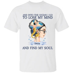 Meerjungfrau - Into The Ocean I Go - Personalisiertes Shirt - Geburtstagsgeschenk für Meerjungfrauenliebhaber, Schwimmliebhaber, Freunde, Mädchen