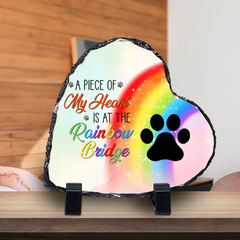 Ein Stück meines Herzens liegt an der Regenbogenbrücke – Gedenkgeschenk für Hunde – personalisiertes, individuelles Herz-Schieferfoto