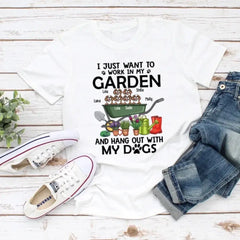 Personalisiertes Shirt, „I Just Want to Work in My Garden and Hang Out with My Dogs“, Geschenk für Garten- und Hundeliebhaber