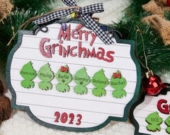 Personalisierter Familien-Weihnachtsschmuck, Grinch-Familienschmuck, Familie von 2-12 Ornamenten mit Haustierhund, Urlaubsandenken, Familie 2023