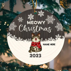 Personalisierter Meowy Christmas Red Wooden Circle Keramikornament – ​​personalisierter dekorativer Weihnachtsschmuck für Katzenliebhaber